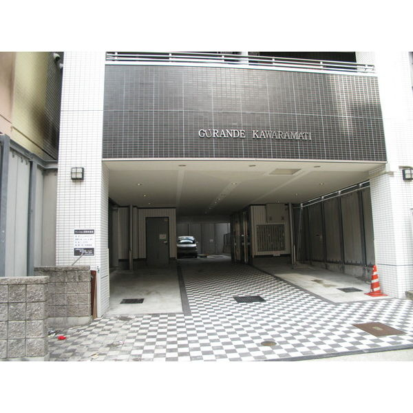 グランデ瓦町のエントランス