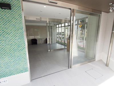 【エントランス】 | ブラン弁天町駅前 | 落ち着いたエントランスです