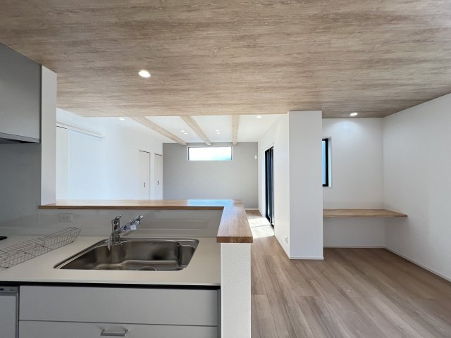 大和高田市東三倉堂町全2区画のキッチン|ご家族の様子を確認できるキッチンです