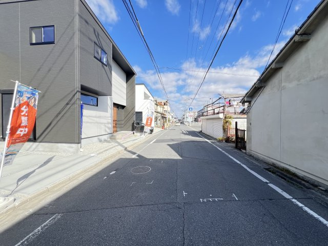 大和高田市東三倉堂町全2区画の前面道路含む現地写真