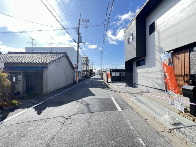 大和高田市東三倉堂町全2区画の前面道路含む現地写真