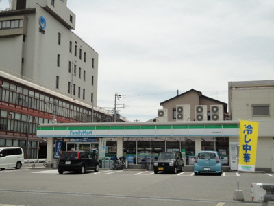 【周辺】 | ストレリチア | ファミリーマート岸和田南町店まで641ｍ