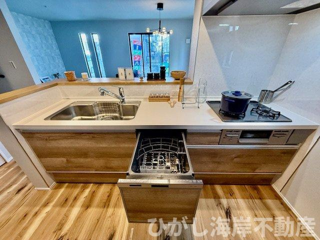 茅ヶ崎市柳島1丁目　新築未入居戸建　全12区画のキッチン|食洗器付きシステムキッチン