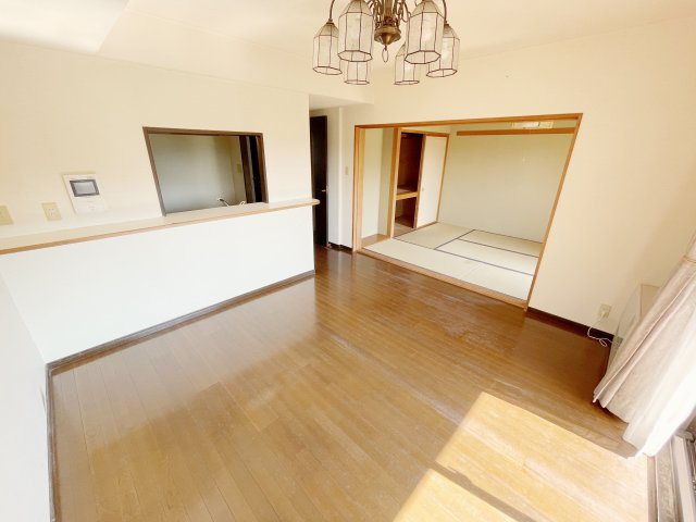 想定賃料年90万　想定利回り9.68％　SRCマンションの居間・リビング