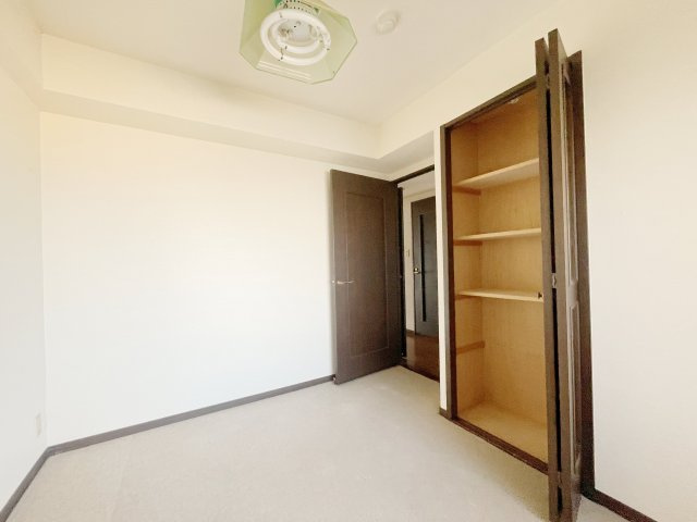 想定賃料年90万　想定利回り9.68％　SRCマンションの洋室