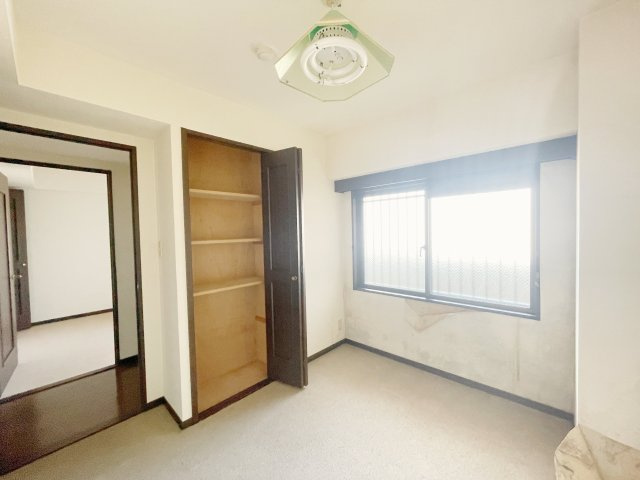 想定賃料年90万　想定利回り9.68％　SRCマンションの洋室