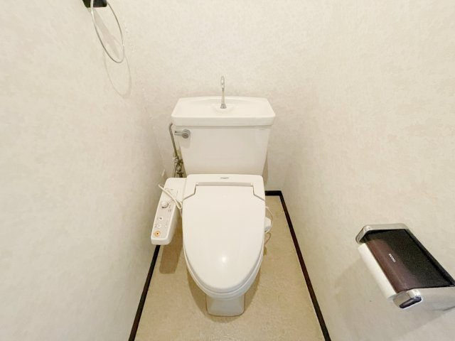 想定賃料年90万　想定利回り9.68％　SRCマンションのトイレ