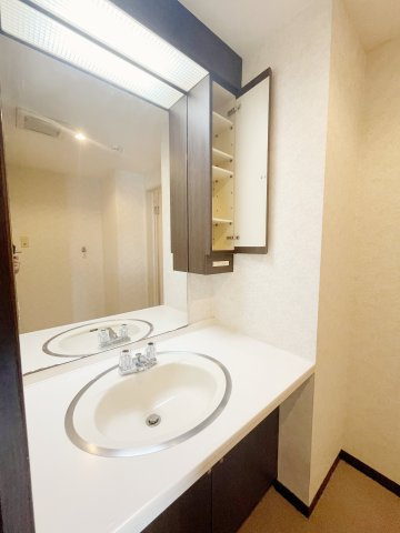 想定賃料年90万　想定利回り9.68％　SRCマンションの独立洗面台