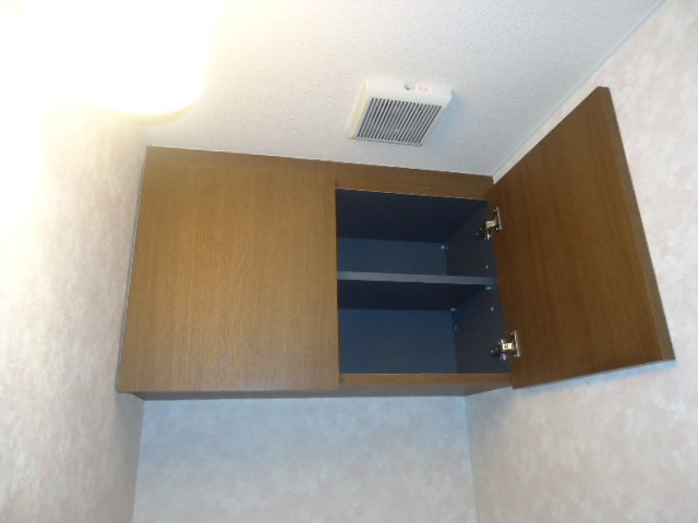 エスポワール富丘のトイレ|トイレ吊り戸棚