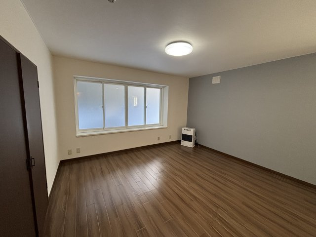 コート澄川Bの居間・リビング