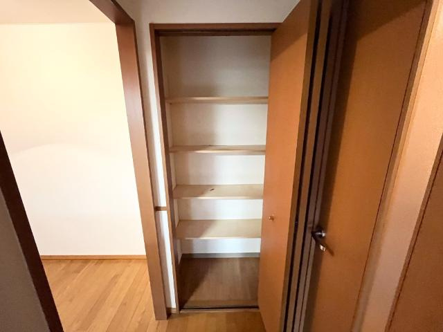 イシラバス藻岩の収納|キッチン横収納