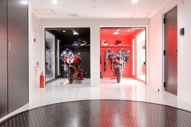 Living with Motoのエントランス