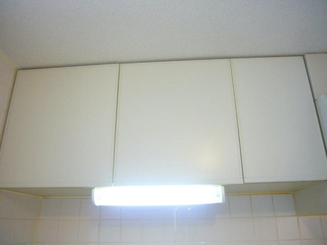 ハイツユートピアのキッチン|上段収納