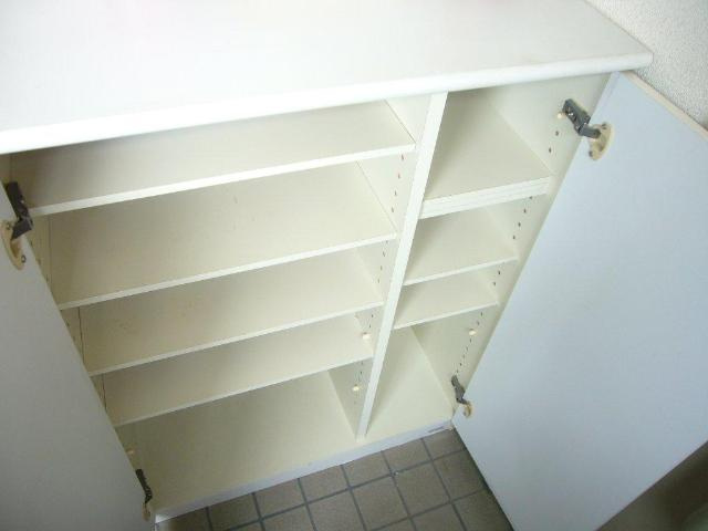 ハイツユートピアの玄関|下駄箱