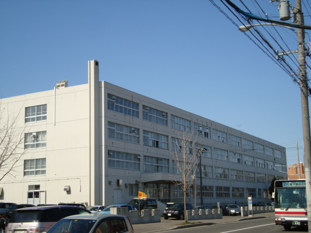 サン・ガーデンＢの周辺|中学校まで630ｍ