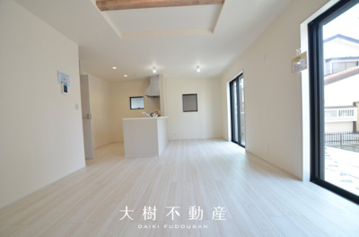 【居間・リビング】 | 海老名市国分寺台5丁目  新築戸建て　全1棟【仲介手数料無料】 | 建物完成しました！！内見可能です♪
