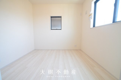 【洋室】 | 海老名市国分寺台5丁目  新築戸建て　全1棟【仲介手数料無料】 | 2階　洋室2（5.34帖）