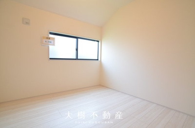 【洋室】 | 海老名市国分寺台5丁目  新築戸建て　全1棟【仲介手数料無料】 | 2階　洋室4（4.5帖）