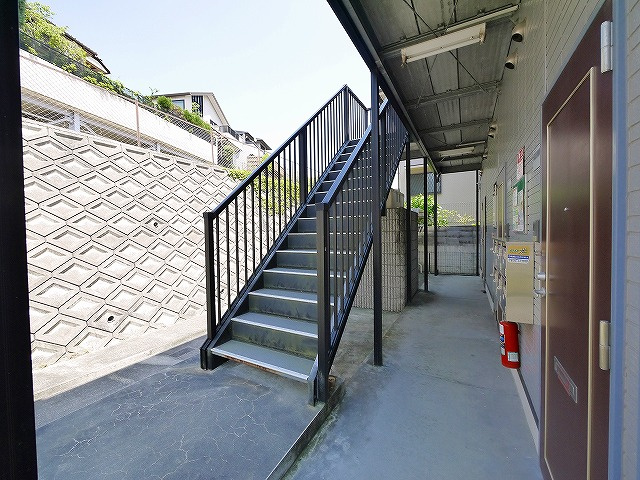 パーシモン東生駒のその他共用部分|清潔なエントランスです