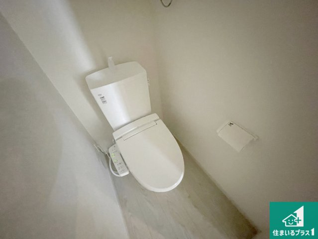 尼崎市塚口町　第2期　新築一戸建てのトイレ|1・2階の2ヶ所にあるので、朝の忙しい時間の順番待ちもなく、深夜の利用にも大変便利です。