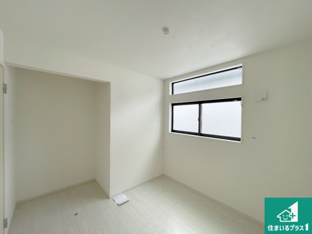 尼崎市塚口町　第2期　新築一戸建ての洋室|シンプルな洋室は、自分好みのインテリアが楽しめます♪ご家族とインテリアや家具を選びに行くのは新築購入時の醍醐味の一つです。ぜひお楽しみください♪