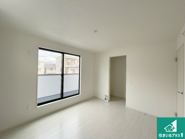 尼崎市塚口町　第2期　新築一戸建ての洋室|シンプルな洋室は、自分好みのインテリアが楽しめます♪ご家族とインテリアや家具を選びに行くのは新築購入時の醍醐味の一つです。ぜひお楽しみください♪