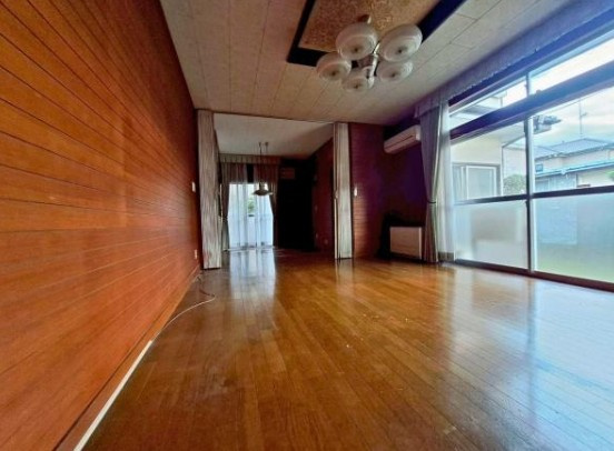 【中古】川越笠幡中古住宅の居間・リビング|おしゃれな居間です