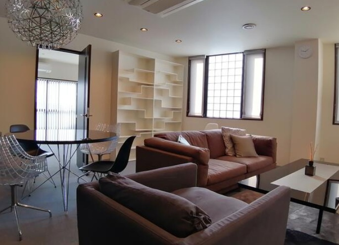 越谷市蒲生３丁目のビル