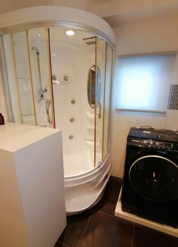 越谷市蒲生３丁目のビル