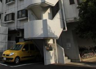 レクコーポ常盤平B棟のエントランス