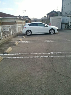 【駐車場】 | ＨｏｐｅＨｉｌｌ山之上Ⅰ | 車をお持ちの方に嬉しい駐車場付きの物件です