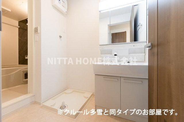 ル　シエルの洗面所|【イメージ写真】三面鏡のシャワー付き洗面台☆