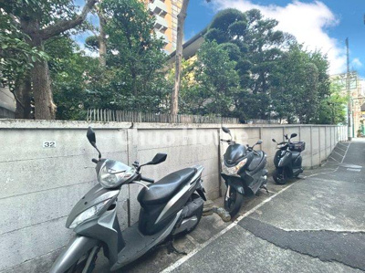【駐車場】 | お花茶屋ダイヤモンドマンション | 【バイク置場】最新の空き状況や費用などの詳細は担当スタッフまでお問い合わせください。