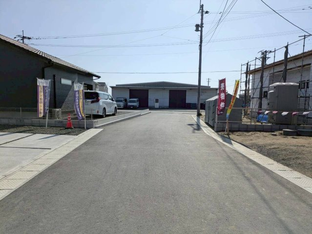 大川市大字三丸の新築一戸建の前面道路含む現地写真