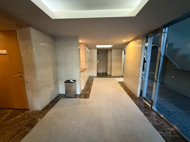 神宮前シティハウスのエントランス|建物の内部です