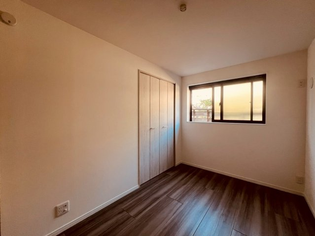 【洋室】 | 練馬区高野台３丁目　新築戸建て　C号棟 | 【A号棟建築中】感性を育むシンプルでスマートな空間です