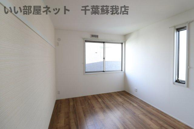 イル・ヴォーロ高田　Ｃ棟の洋室|広々とした洋室です