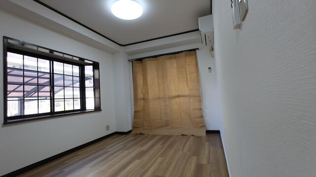 エバーグリーン・ハイツの洋室