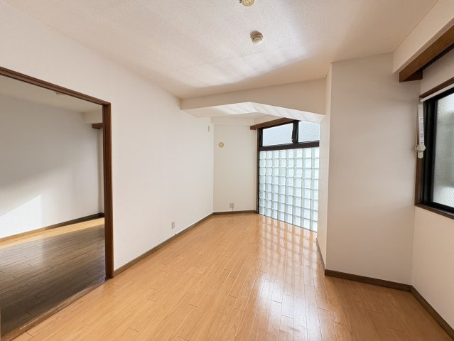 ラ・ミーユ甲東園の居間・リビング