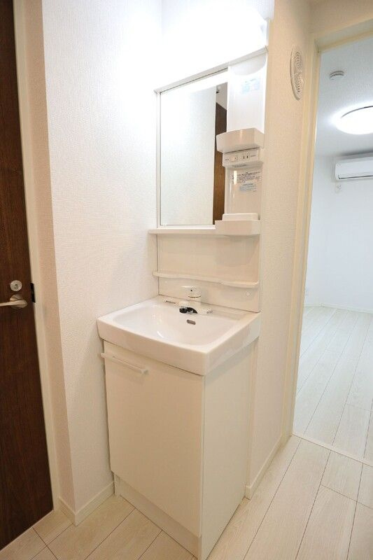 Ｖｅｒｔ　Ｂｏｎｈｅｕｒ（ヴェール・ボヌール）の独立洗面台