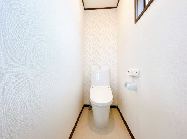 網走市潮見１０丁目１１番７号　地下１階付中古売家のトイレ|【リフォーム済】2階にもトイレが付いているので嬉しいですね。