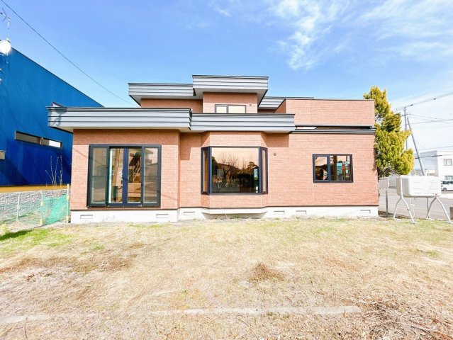 網走市潮見１０丁目１１番７号　地下１階付中古売家の外観|【現況】現地外観別アングル
