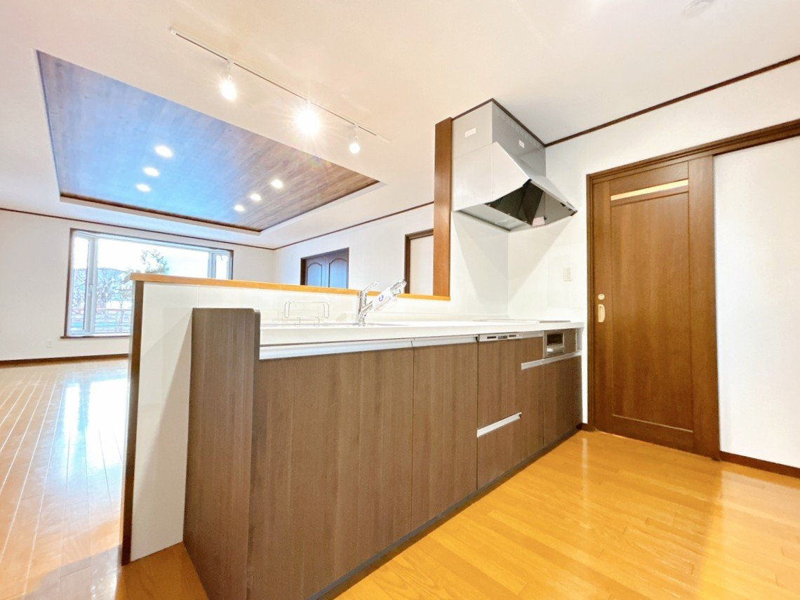 網走市潮見１０丁目１１番７号　地下１階付中古売家のキッチン|【リフォーム済】キッチンはリクシル製の新品に交換しました、綺麗なキッチンでお料理をお楽しみ下さい。