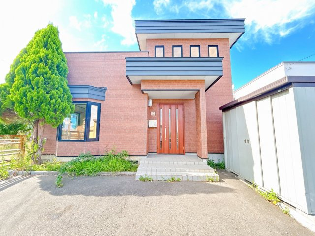 【外観】 | 網走市潮見１０丁目１１番７号　地下１階付中古売家 | 外観別アングル