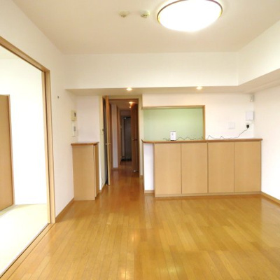 【居間・リビング】 | エスカイア福生 | 東南・南西向きの角部屋♪リビングには床暖房♪