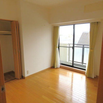 【洋室】 | エスカイア福生 | 洋室約５．６帖♪