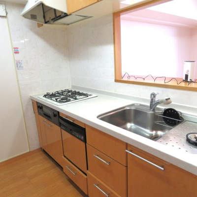 【キッチン】 | エスカイア福生 | ３口コンロのガス台♪食洗器もございます♪