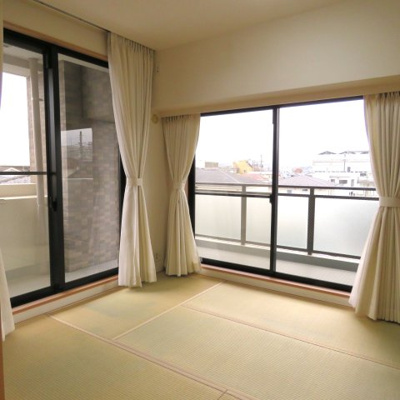 【和室】 | エスカイア福生 | 角部屋なので明るい和室♪