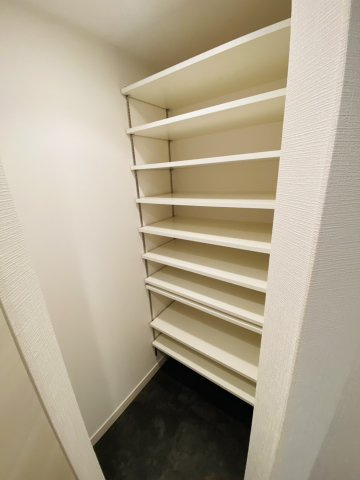 プレサンス南森町ライズの収納
