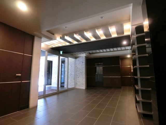 プレサンス南森町ライズのロビー